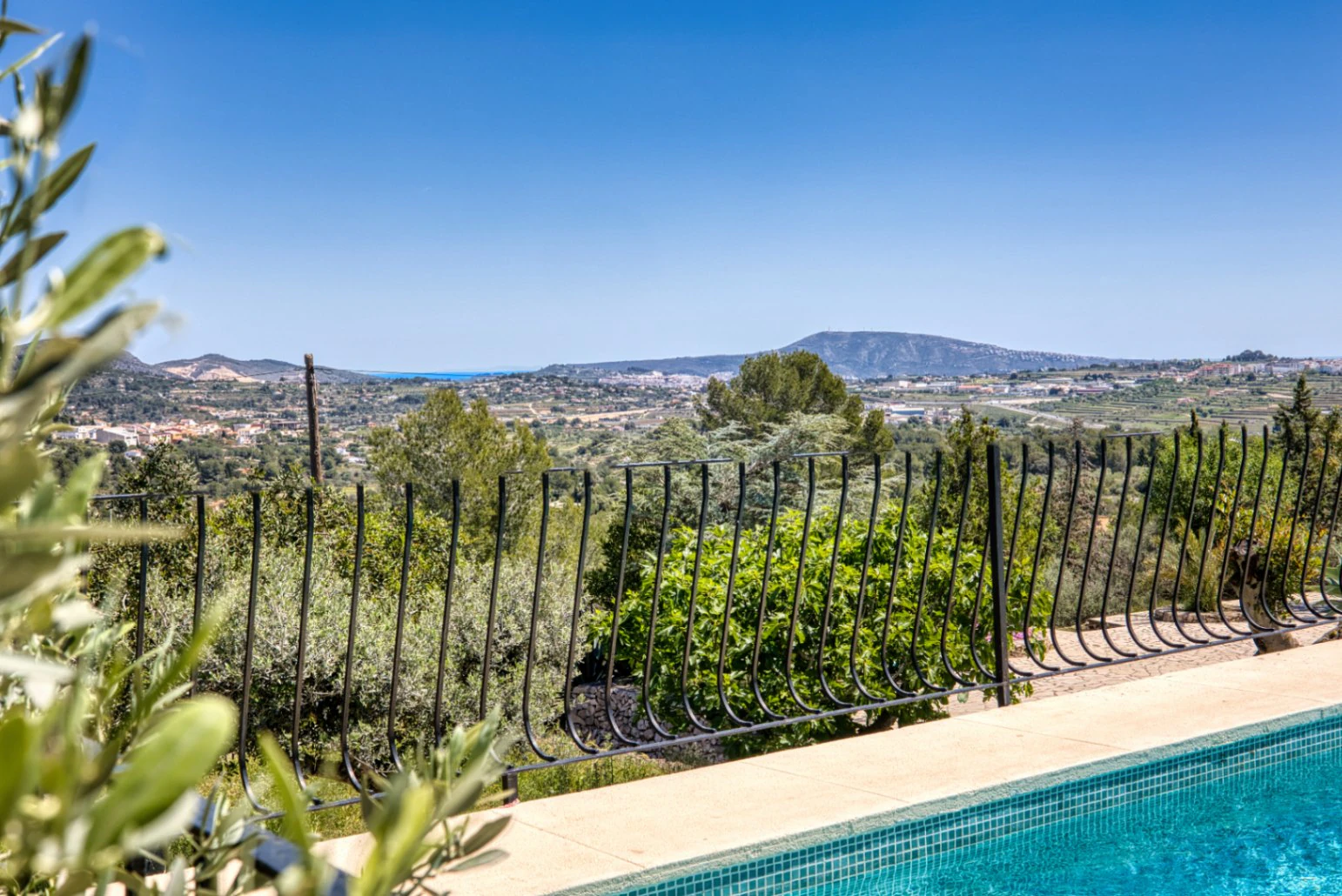Beautiful renovated finca for sale in Benissa with sea views – ready to move in