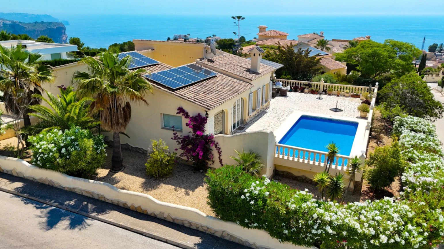 Villa in residential Magnolias, Cumbre del Sol, Costa Blanca North.
