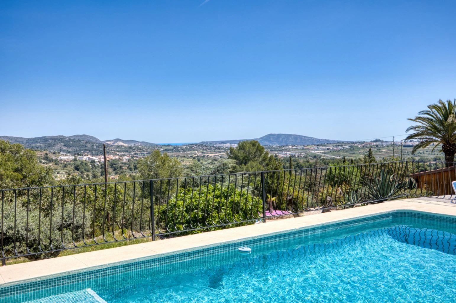 Beautiful renovated finca for sale in Benissa with sea views – ready to move in