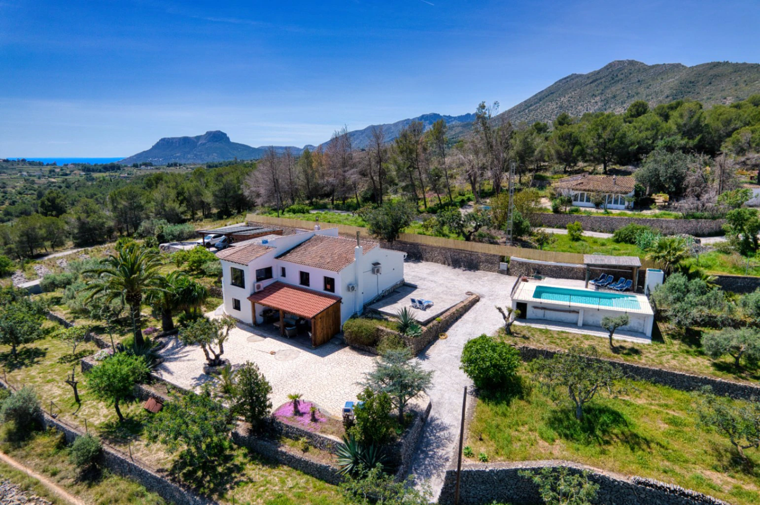 Beautiful renovated finca for sale in Benissa with sea views – ready to move in