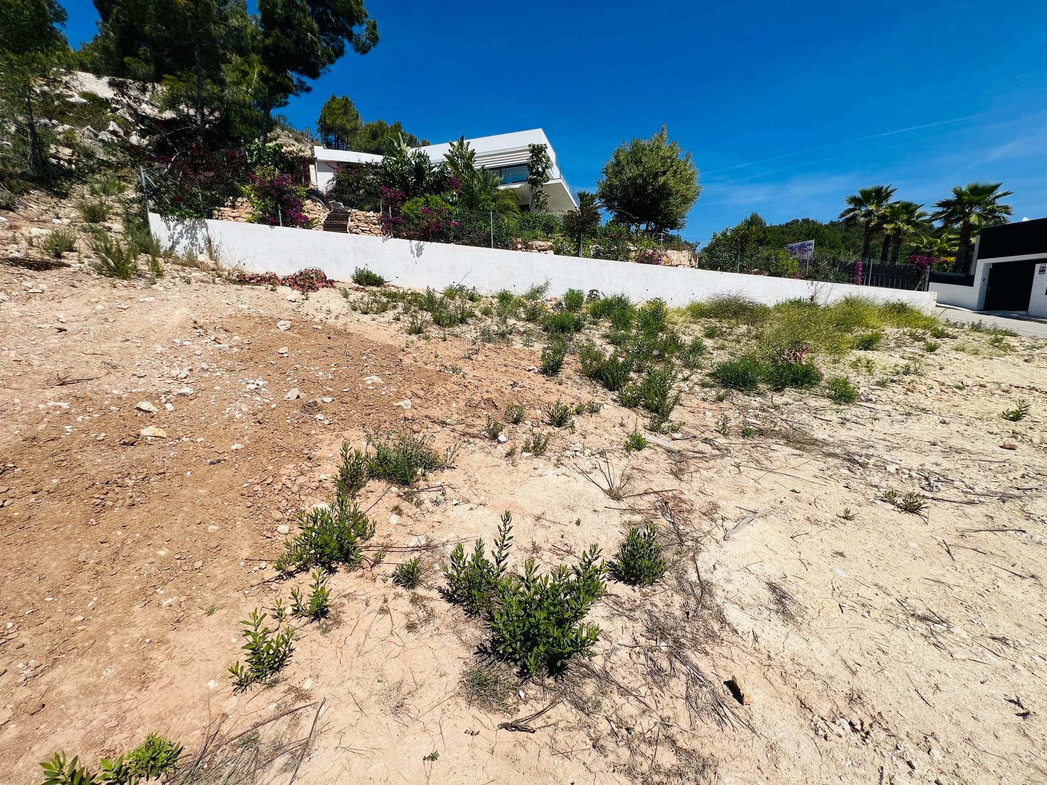 Fantástico proyecto de villa moderna con licencia y vistas al mar