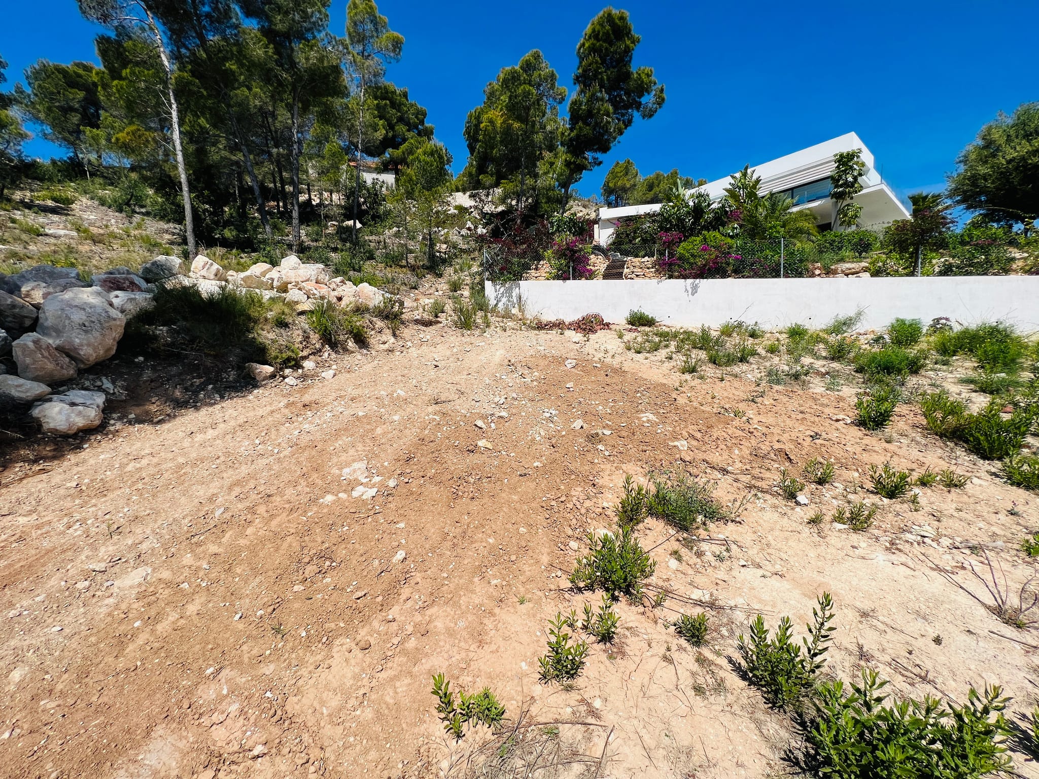 Fantástico proyecto de villa moderna con licencia y vistas al mar