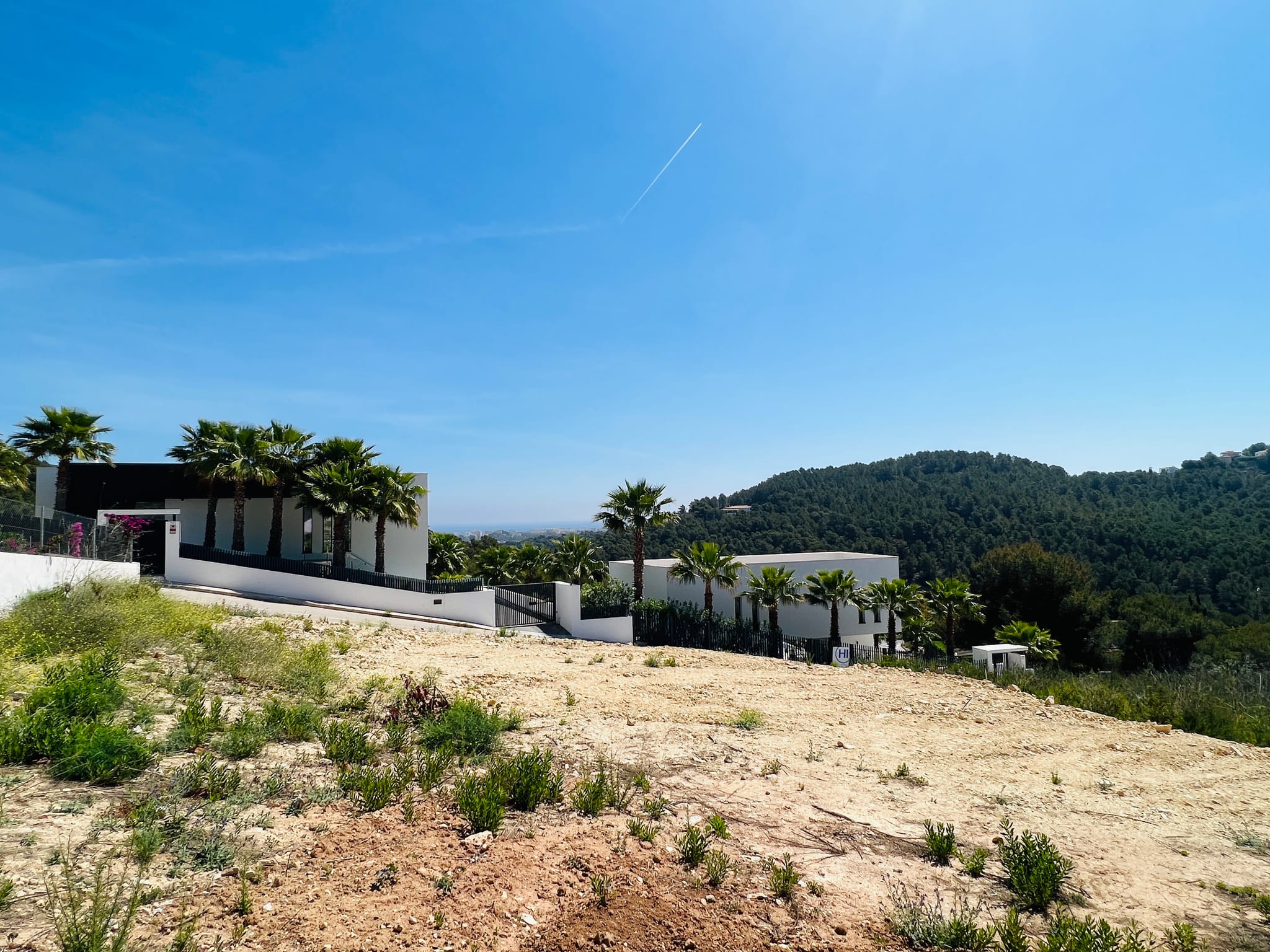Fantástico proyecto de villa moderna con licencia y vistas al mar