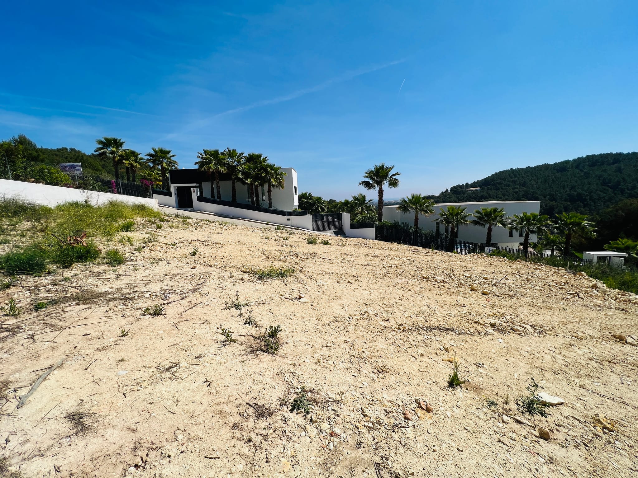 Fantástico proyecto de villa moderna con licencia y vistas al mar