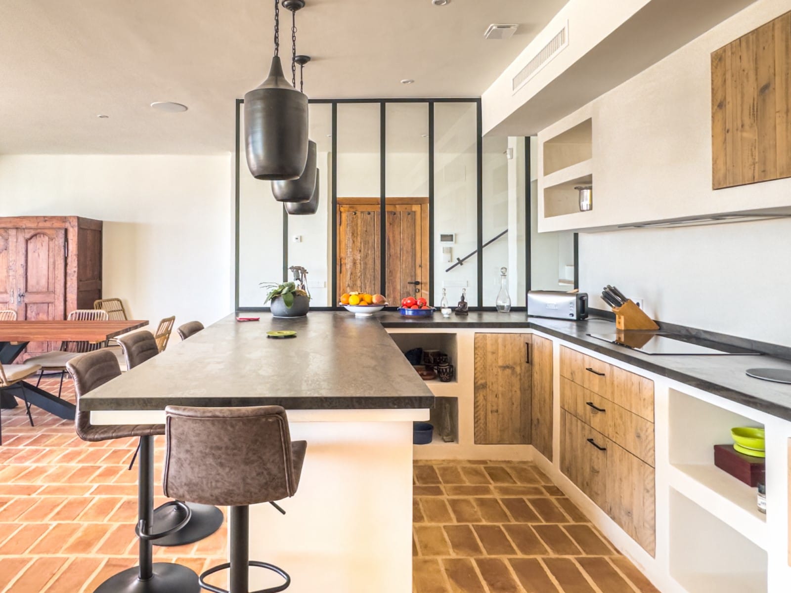 Ibizan-style villa with sea views for sale in Moraira, near El Portet and the Moraira Center.