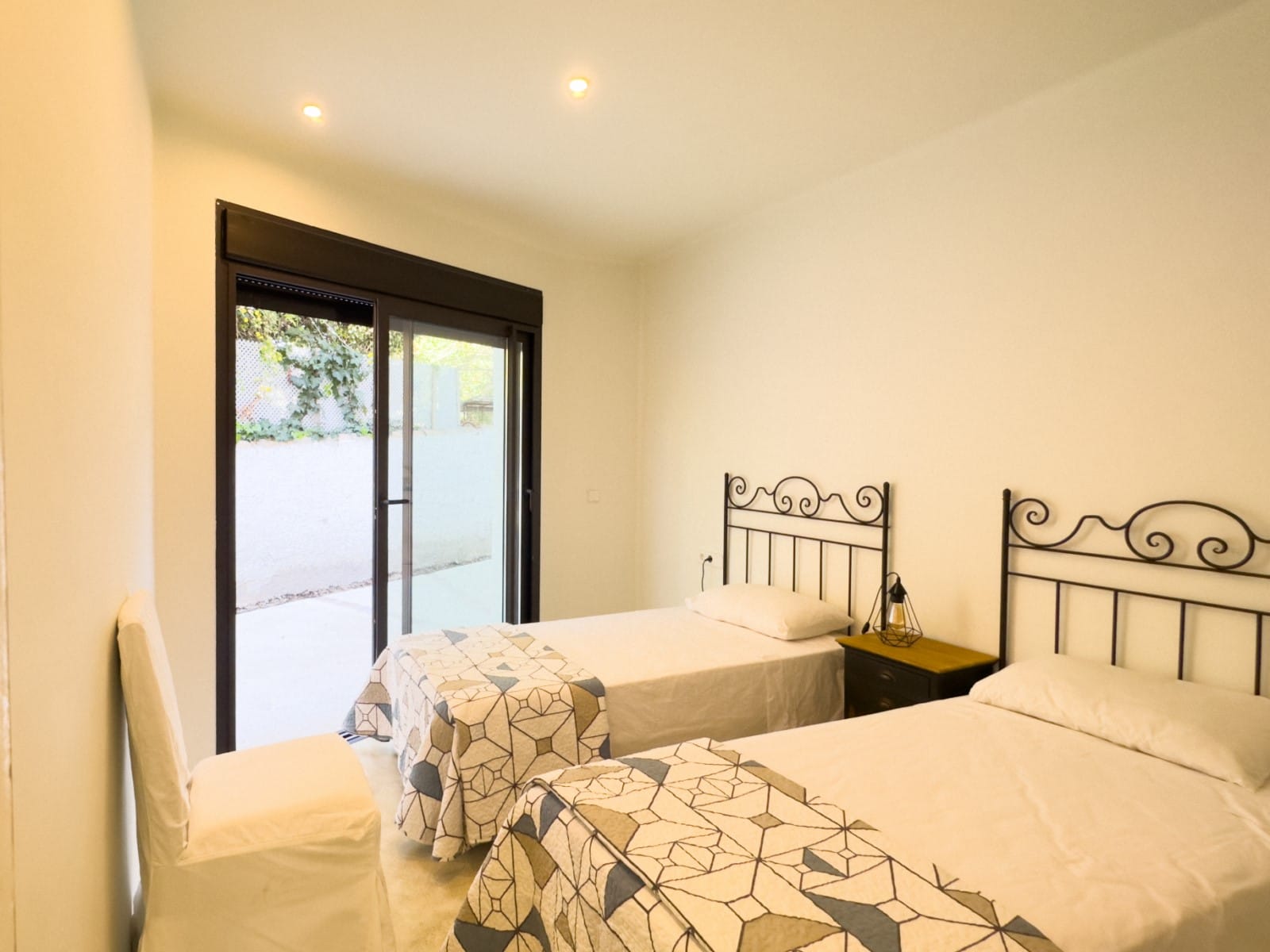 Ibizan-style villa with sea views for sale in Moraira, near El Portet and the Moraira Center.