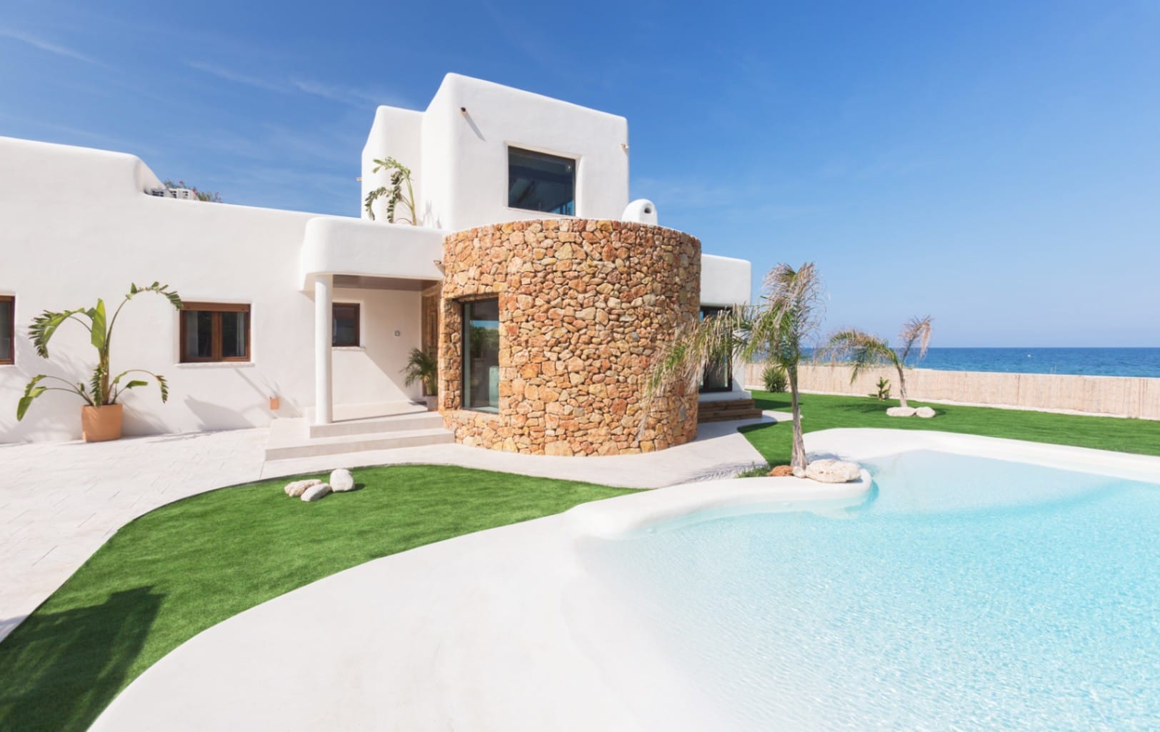 Villa de playa única con acceso directo a la playa en Denia