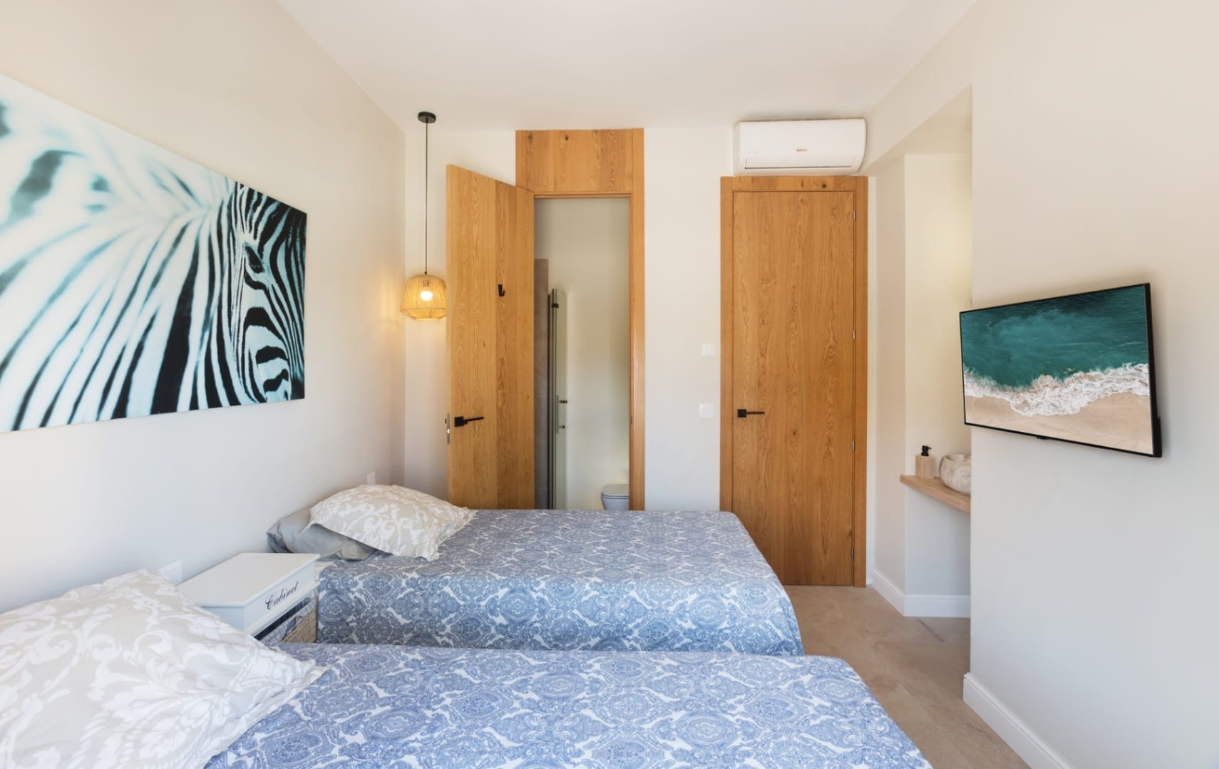 Villa de playa única con acceso directo a la playa en Denia