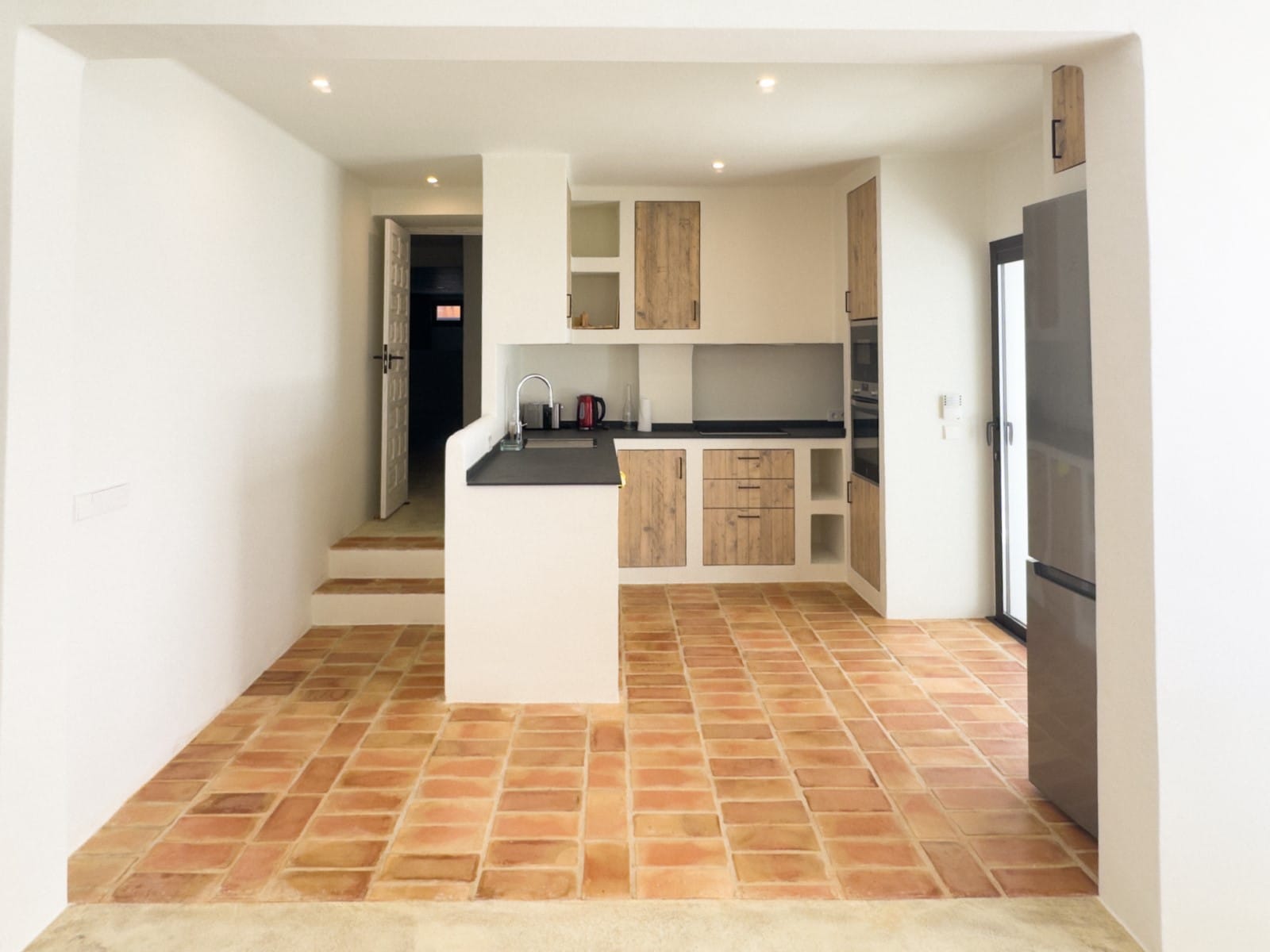 Ibizan-style villa with sea views for sale in Moraira, near El Portet and the Moraira Center.