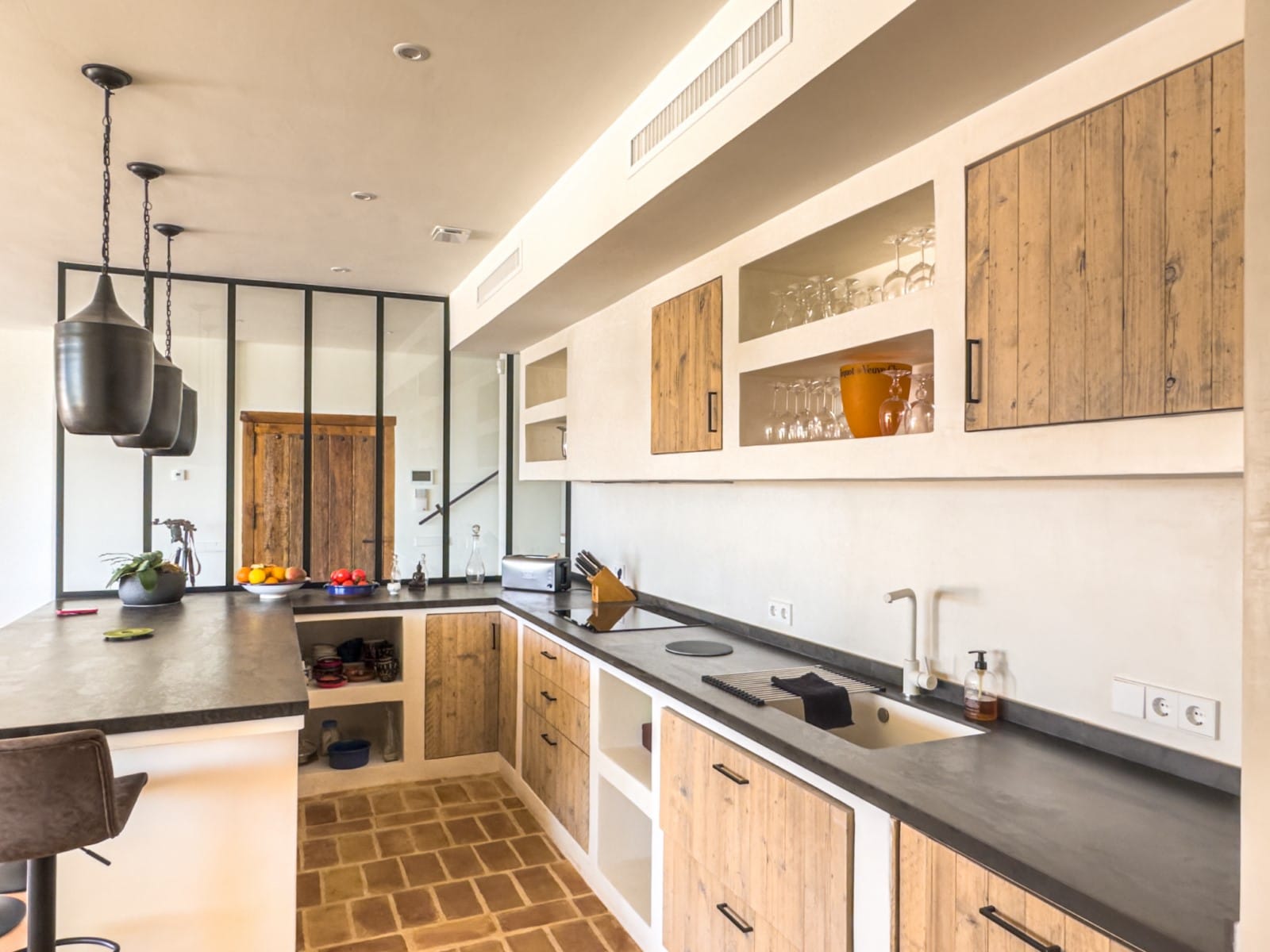 Ibizan-style villa with sea views for sale in Moraira, near El Portet and the Moraira Center.
