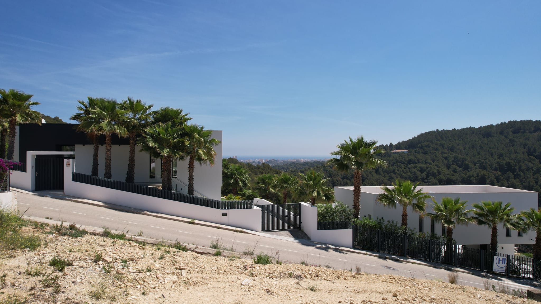 Fantástico proyecto de villa moderna con licencia y vistas al mar