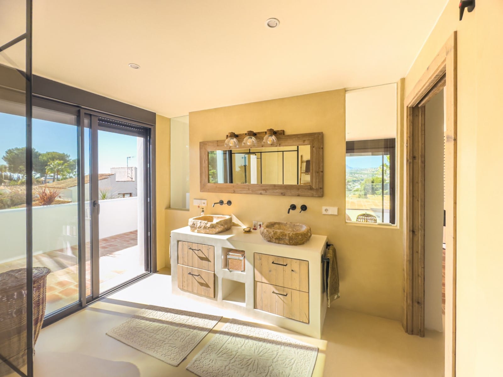 Ibizan-style villa with sea views for sale in Moraira, near El Portet and the Moraira Center.