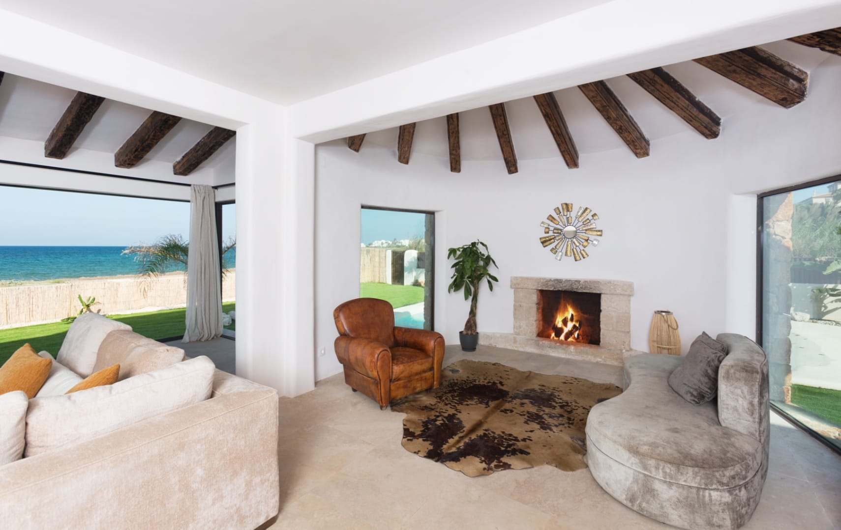 Villa de playa única con acceso directo a la playa en Denia