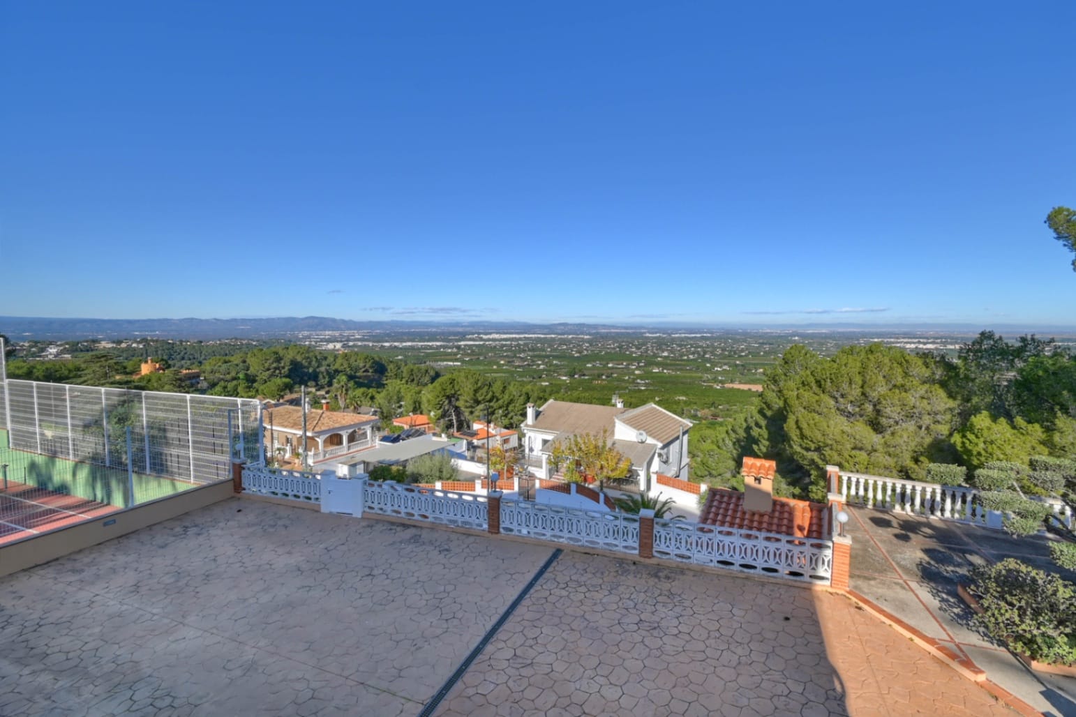 VILLA  GRAN TAMAÑO. VISTAS. PARCELA DOBLE