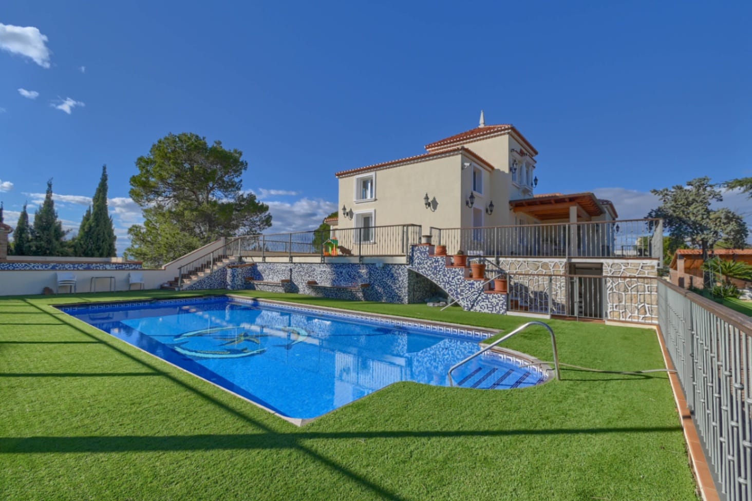 JOYA ARQUITECTÓNICA, PISCINA, TENIS Y CASA DE INVITADOS EN ALZIRA