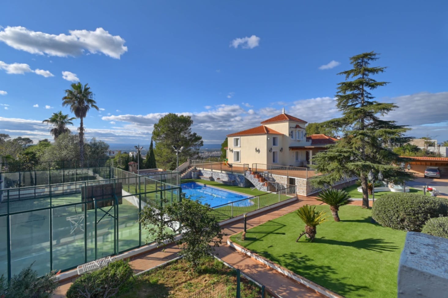 JOYA ARQUITECTÓNICA, PISCINA, TENIS Y CASA DE INVITADOS EN ALZIRA