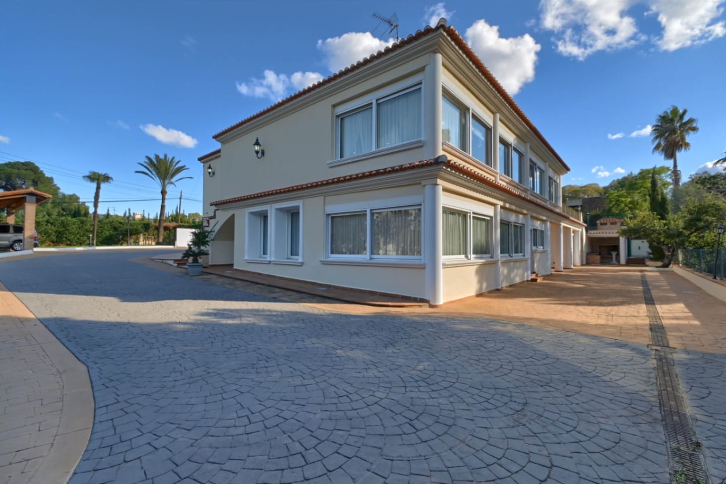 JOYA ARQUITECTÓNICA, PISCINA, TENIS Y CASA DE INVITADOS EN ALZIRA