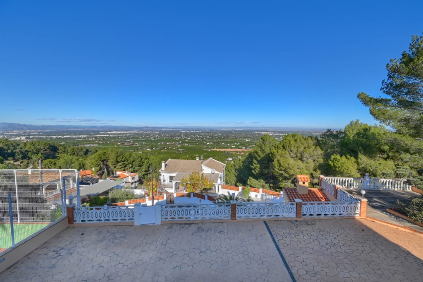 VILLA  GRAN TAMAÑO. VISTAS. PARCELA DOBLE
