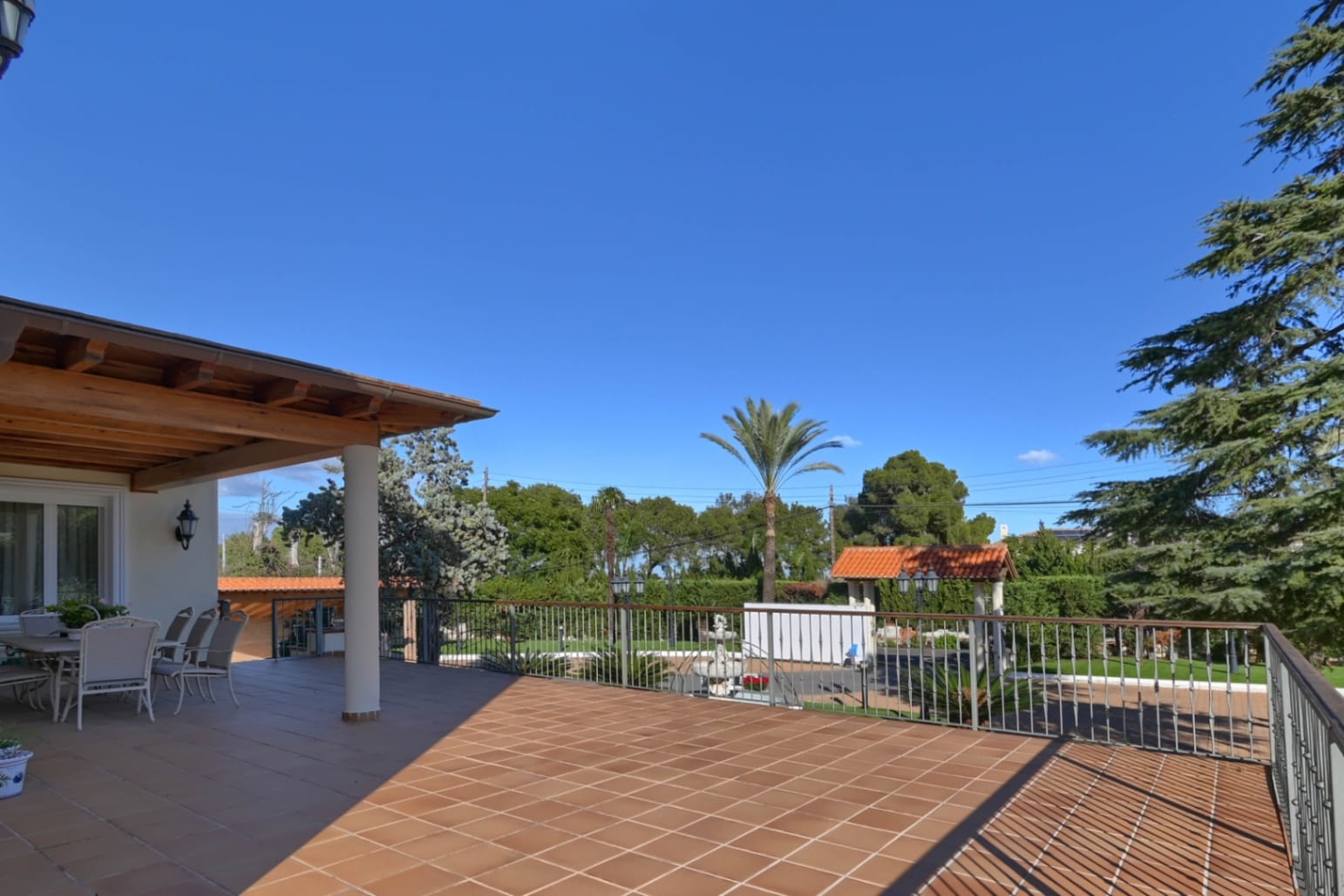 JOYA ARQUITECTÓNICA, PISCINA, TENIS Y CASA DE INVITADOS EN ALZIRA