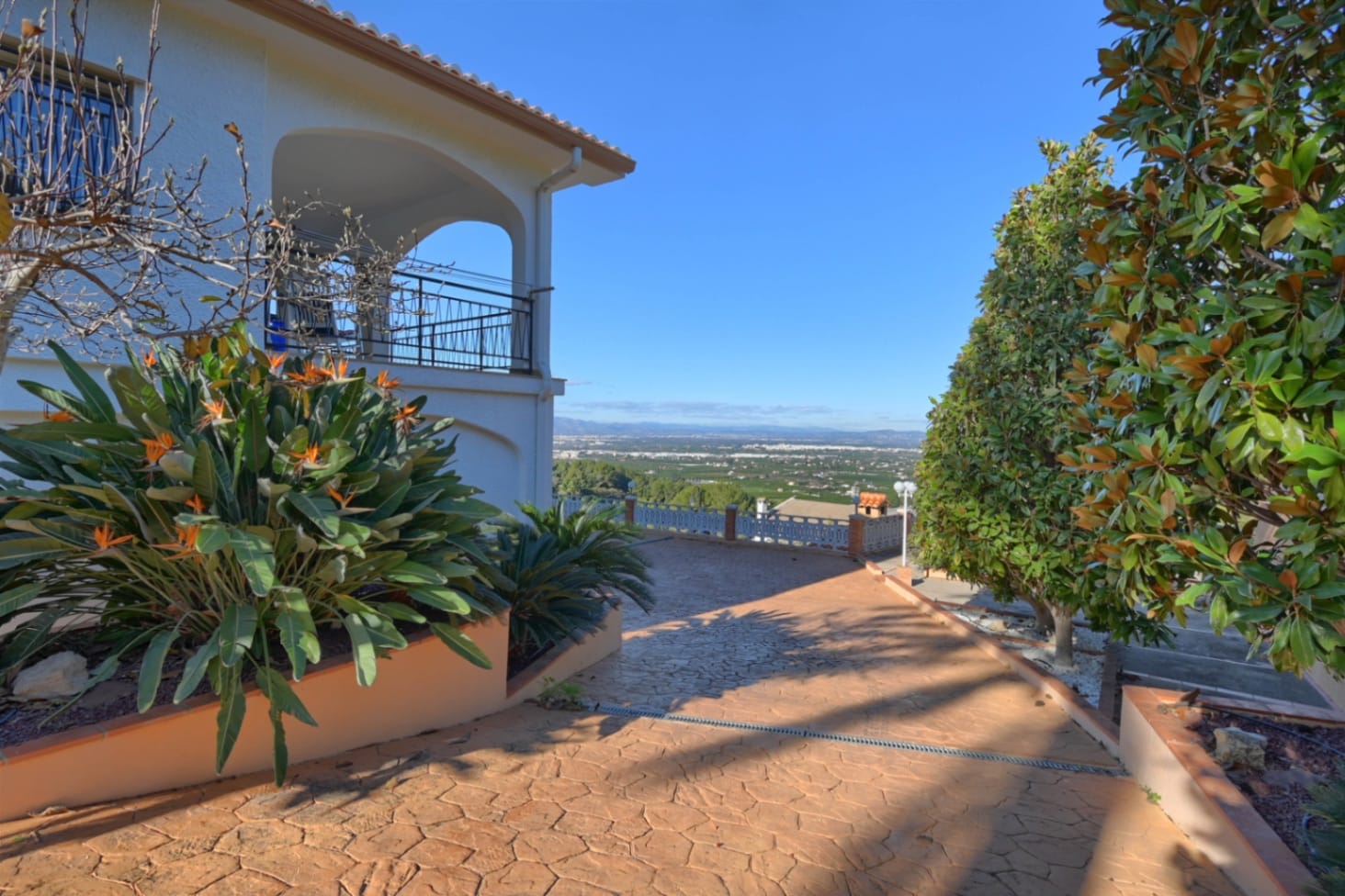 VILLA  GRAN TAMAÑO. VISTAS. PARCELA DOBLE