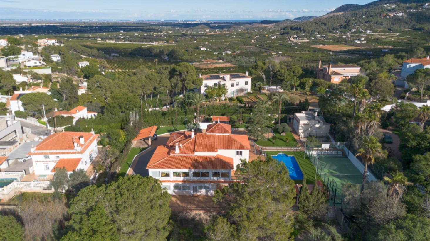 JOYA ARQUITECTÓNICA, PISCINA, TENIS Y CASA DE INVITADOS EN ALZIRA
