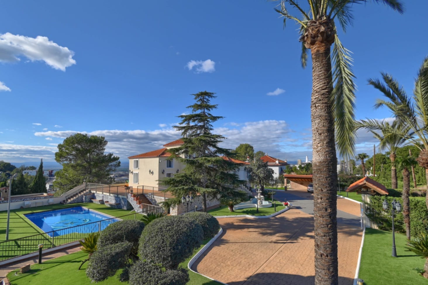 JOYA ARQUITECTÓNICA, PISCINA, TENIS Y CASA DE INVITADOS EN ALZIRA