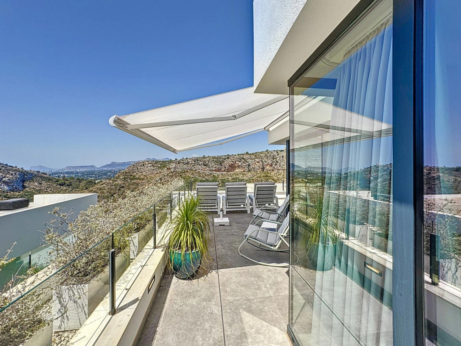 Appartement en attique avec vue sur la mer à Cumbre del Sol Benitachell à vendre.