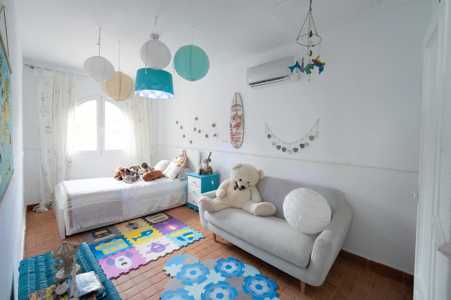 Chalet exclusivo con gran parcela y piscina junto a La Eliana, Valencia