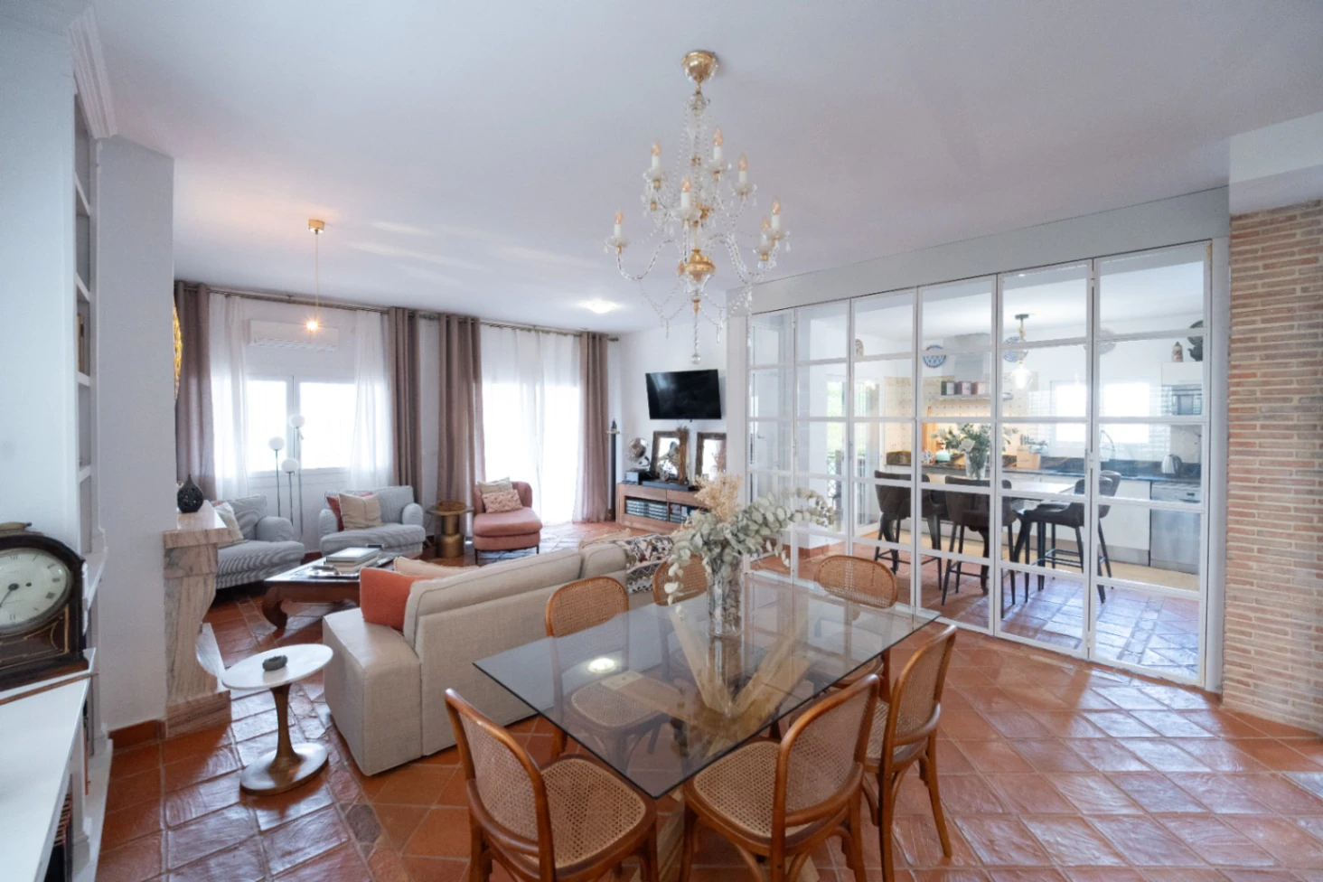Chalet exclusivo con gran parcela y piscina junto a La Eliana, Valencia