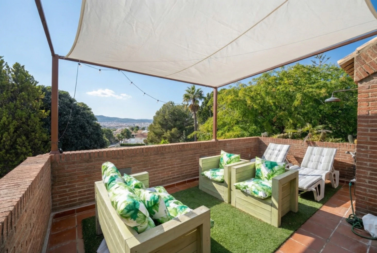 Chalet exclusivo con gran parcela y piscina junto a La Eliana, Valencia