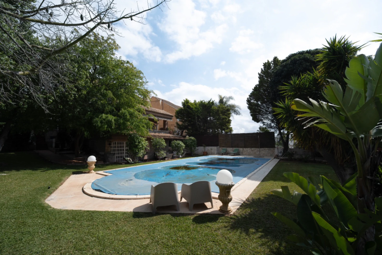Chalet exclusivo con gran parcela y piscina junto a La Eliana, Valencia
