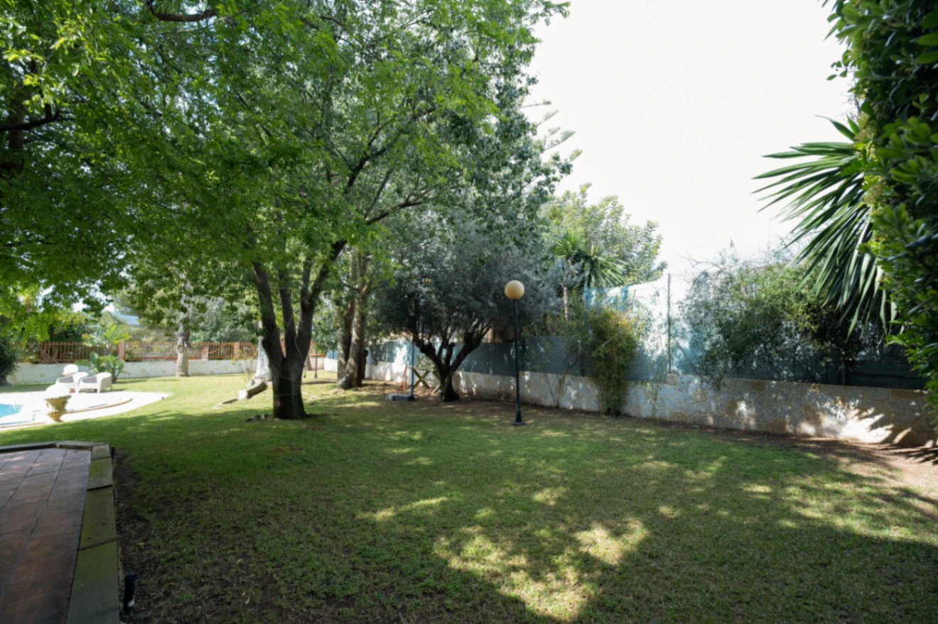 Chalet exclusivo con gran parcela y piscina junto a La Eliana, Valencia