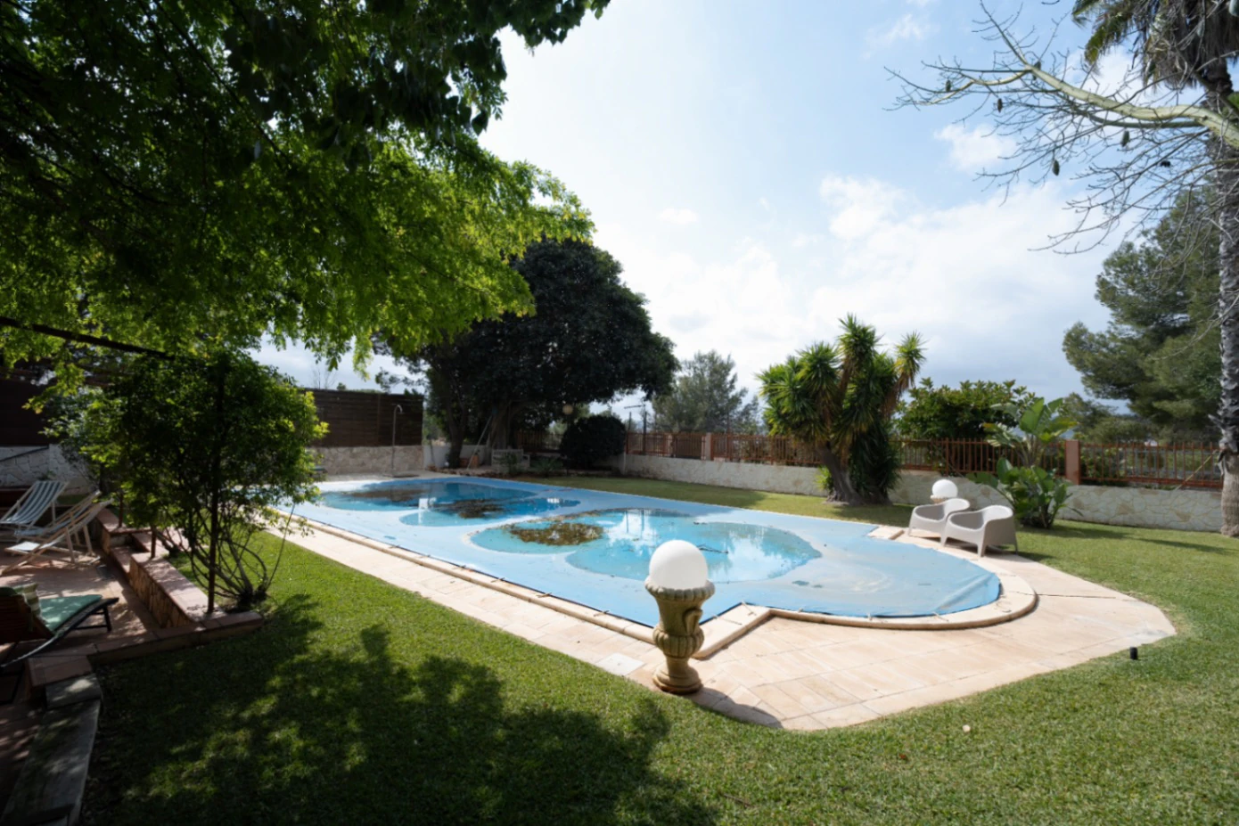 Chalet exclusivo con gran parcela y piscina junto a La Eliana, Valencia
