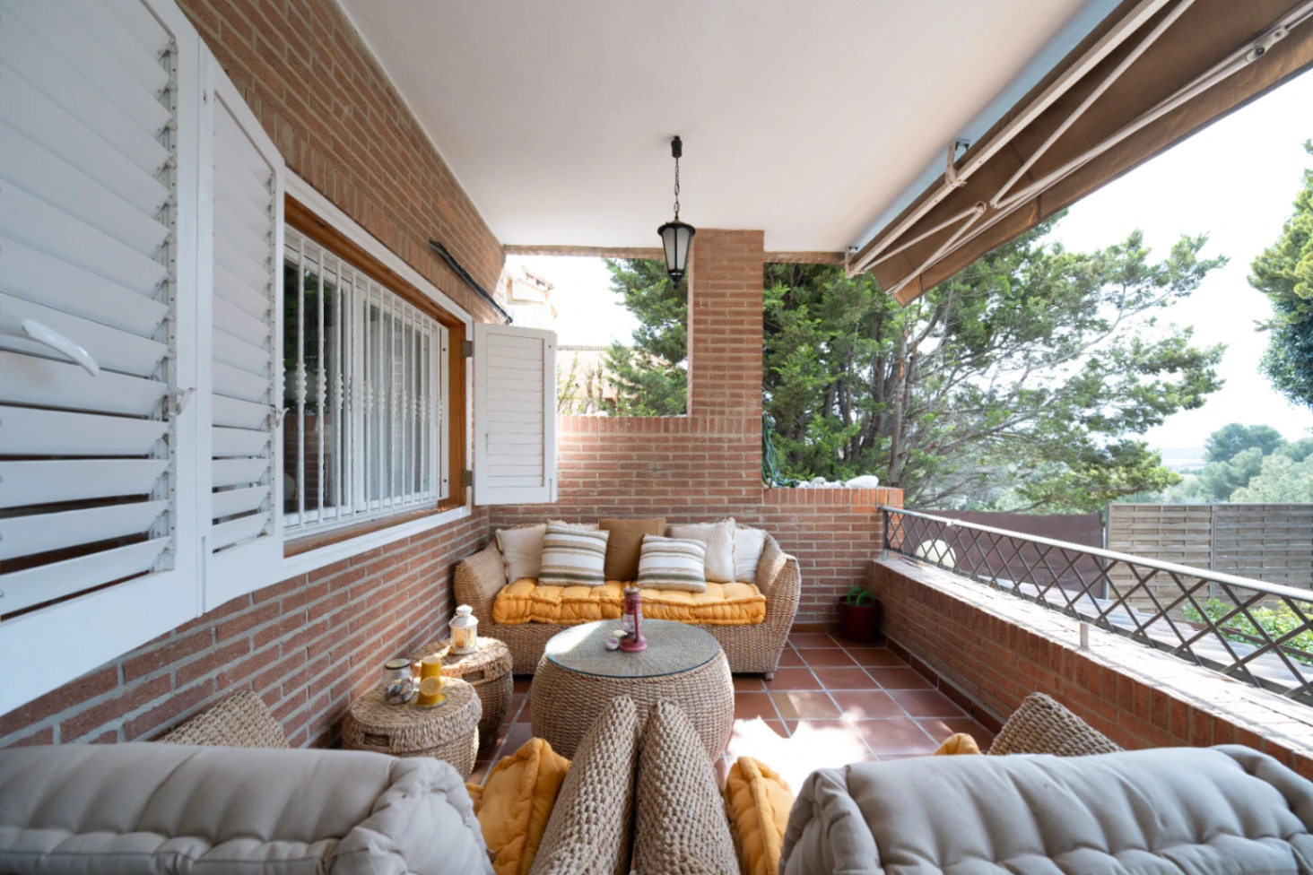 Chalet exclusivo con gran parcela y piscina junto a La Eliana, Valencia