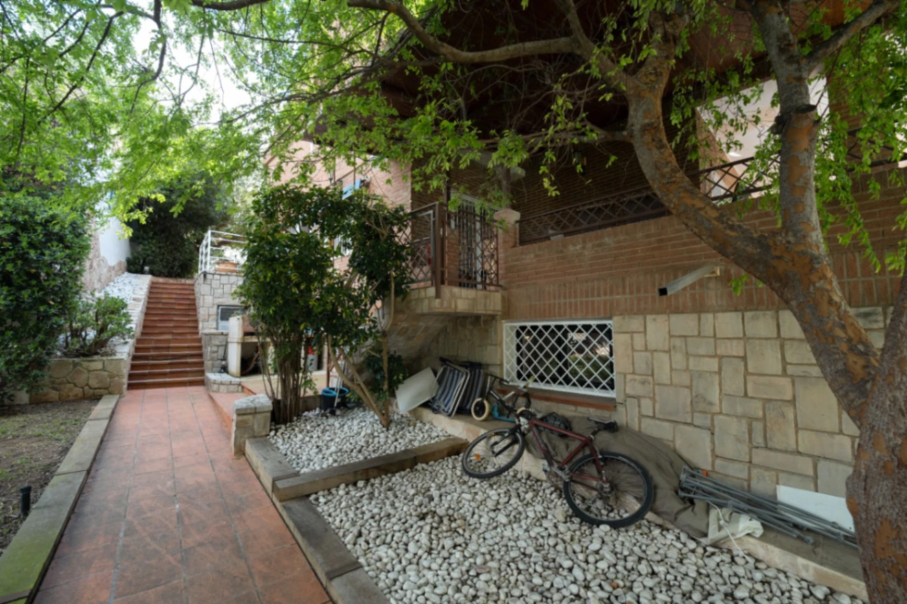 Chalet exclusivo con gran parcela y piscina junto a La Eliana, Valencia