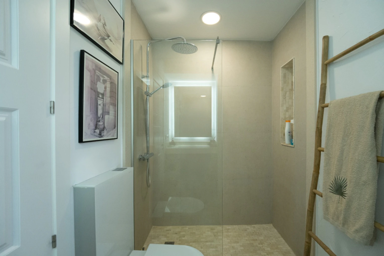 Chalet exclusivo con gran parcela y piscina junto a La Eliana, Valencia