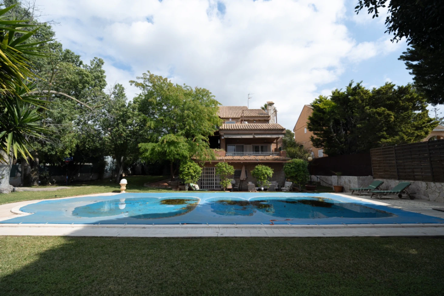 Chalet exclusivo con gran parcela y piscina junto a La Eliana, Valencia