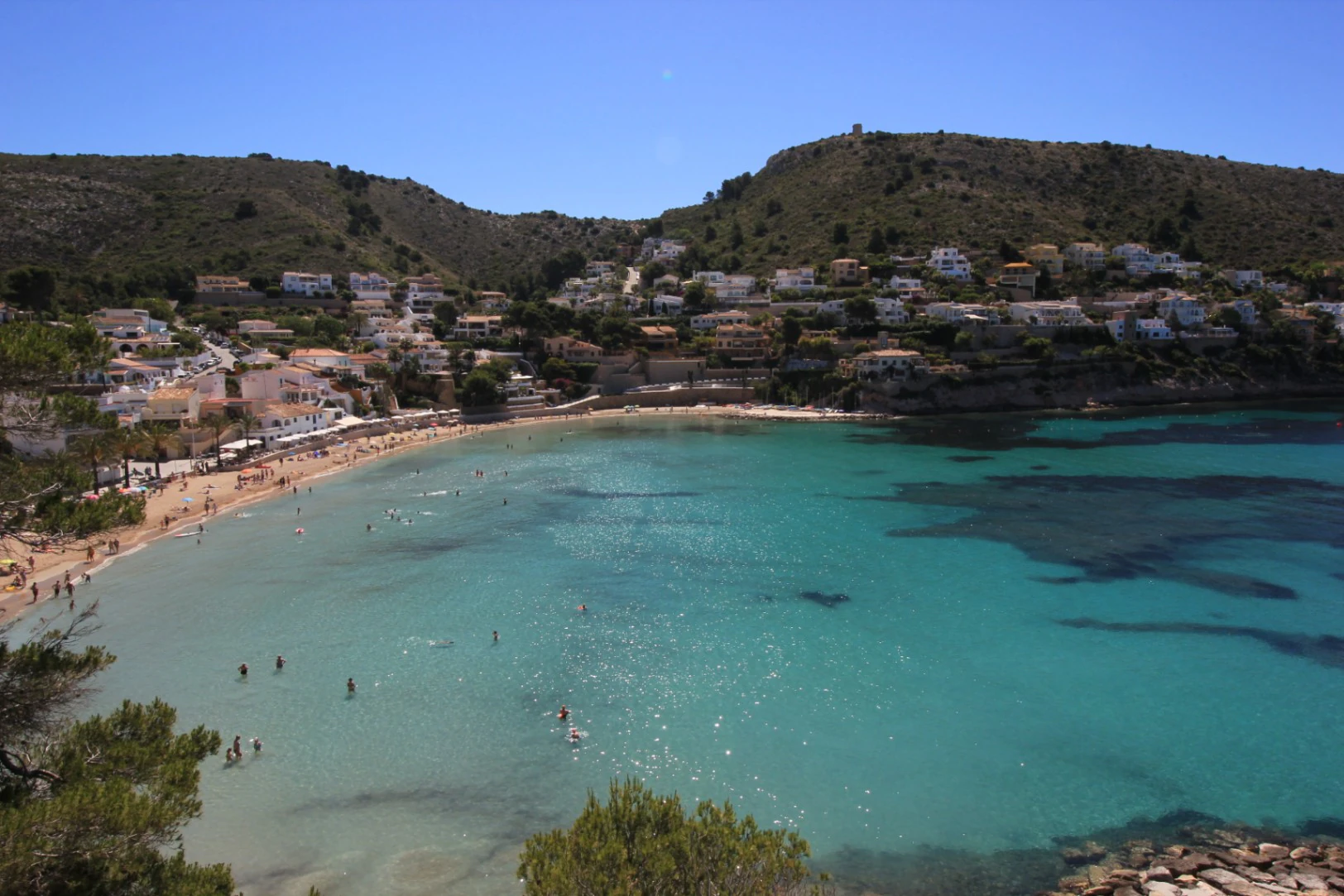 Preciosa Villa Contemporánea con vistas al mar en Moraira