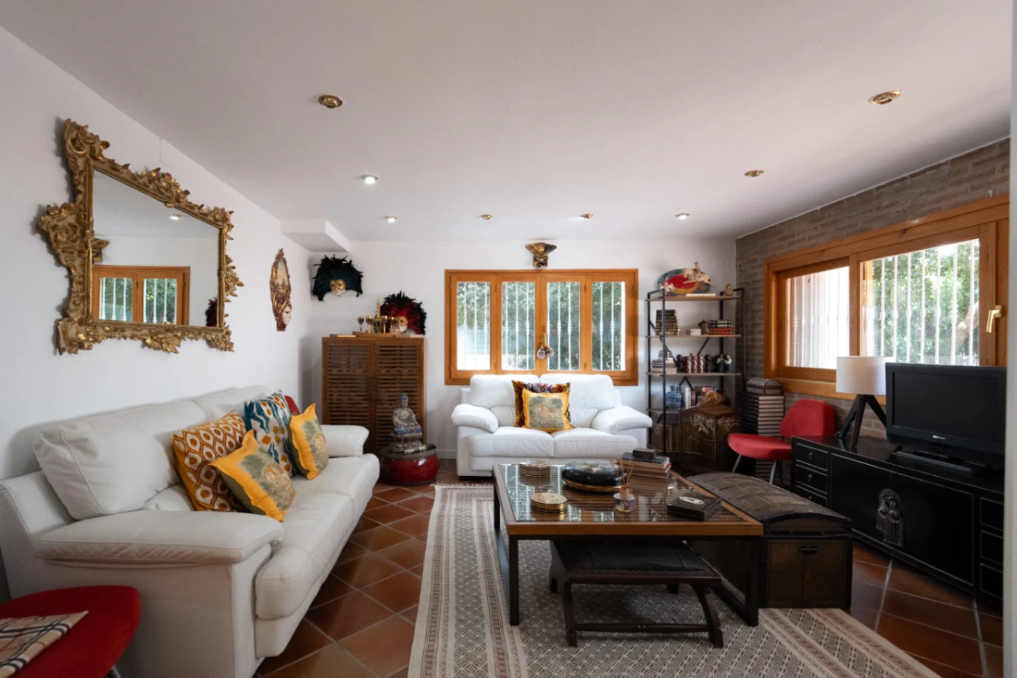 Chalet exclusivo con gran parcela y piscina junto a La Eliana, Valencia