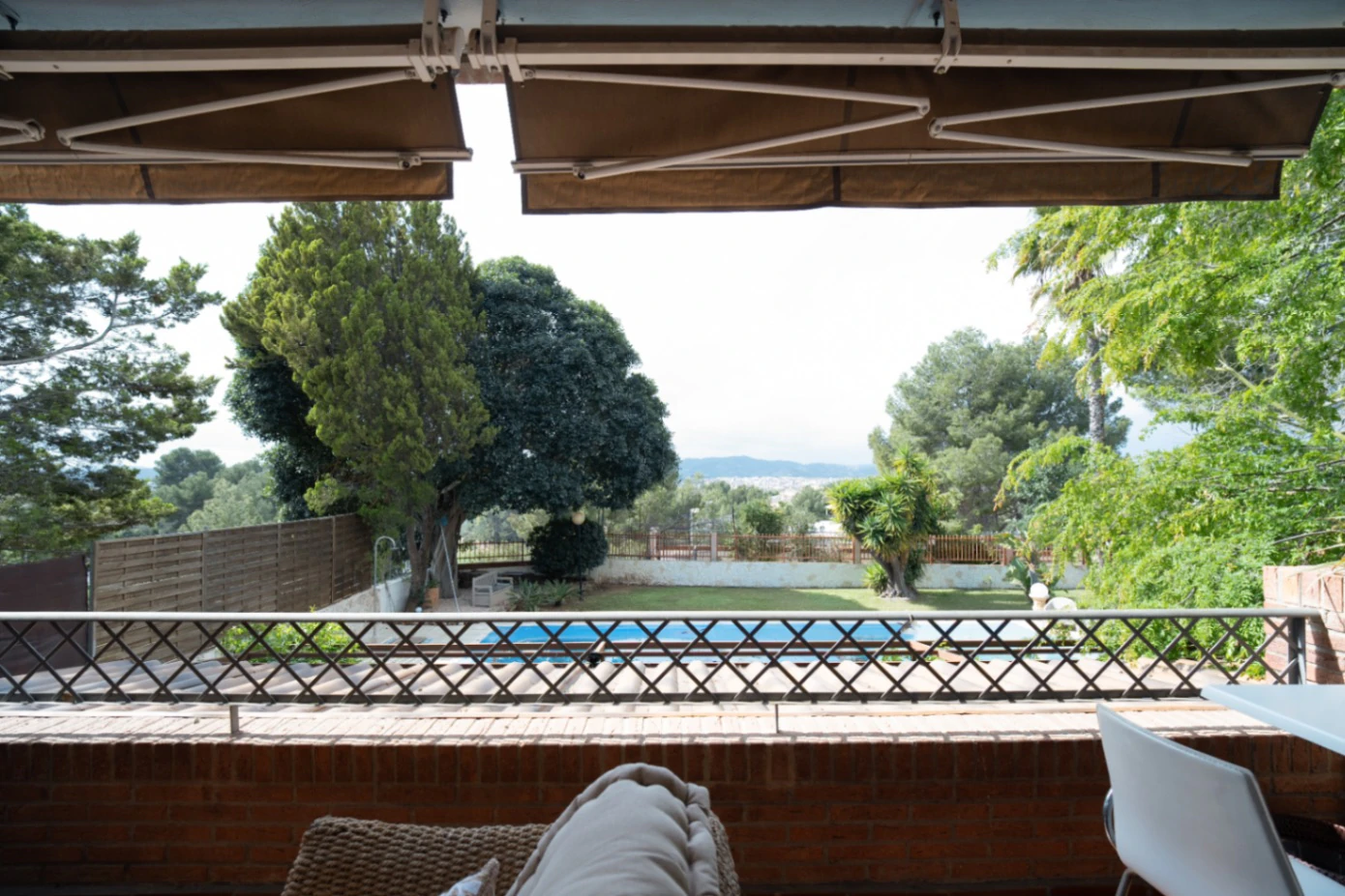 Chalet exclusivo con gran parcela y piscina junto a La Eliana, Valencia