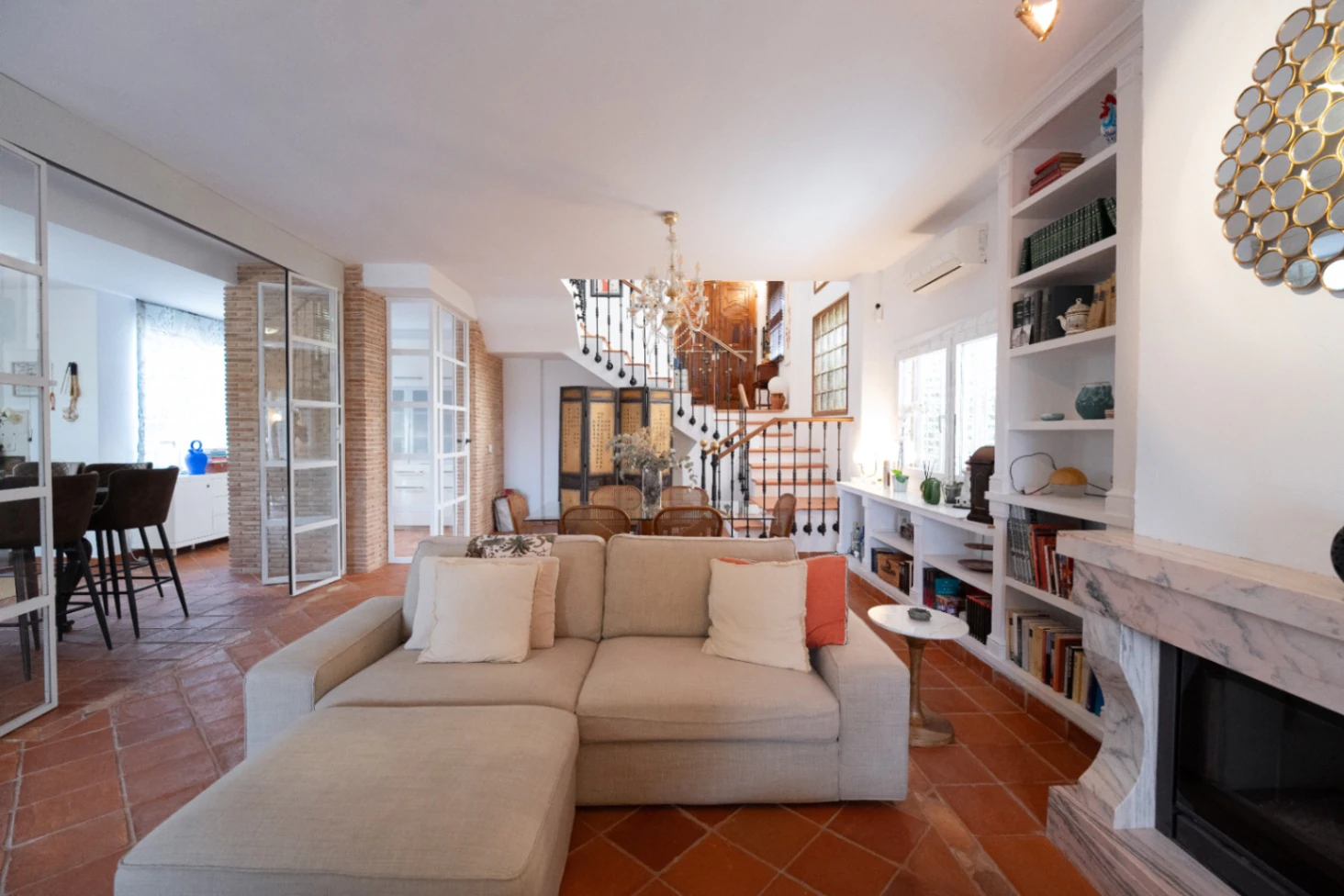 Chalet exclusivo con gran parcela y piscina junto a La Eliana, Valencia