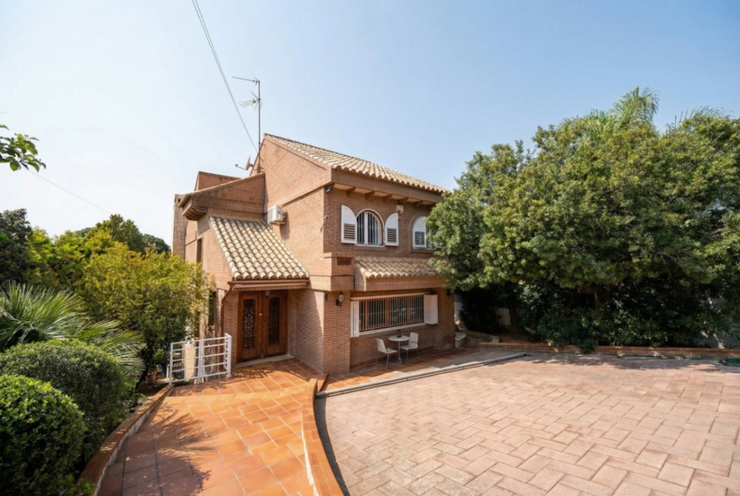 Chalet exclusivo con gran parcela y piscina junto a La Eliana, Valencia