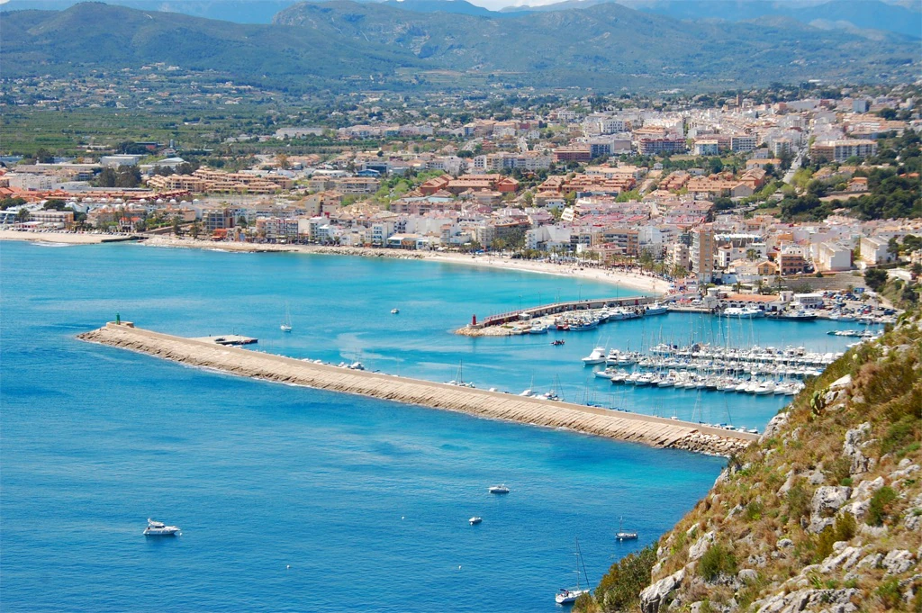 Villa Moderna en venta en Moraira Costa Blanca con vistas al mar y a las montañas
