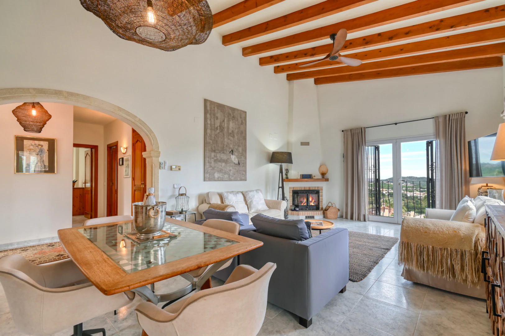 Villa en Benitachell con piscina, vistas al mar y energía solar