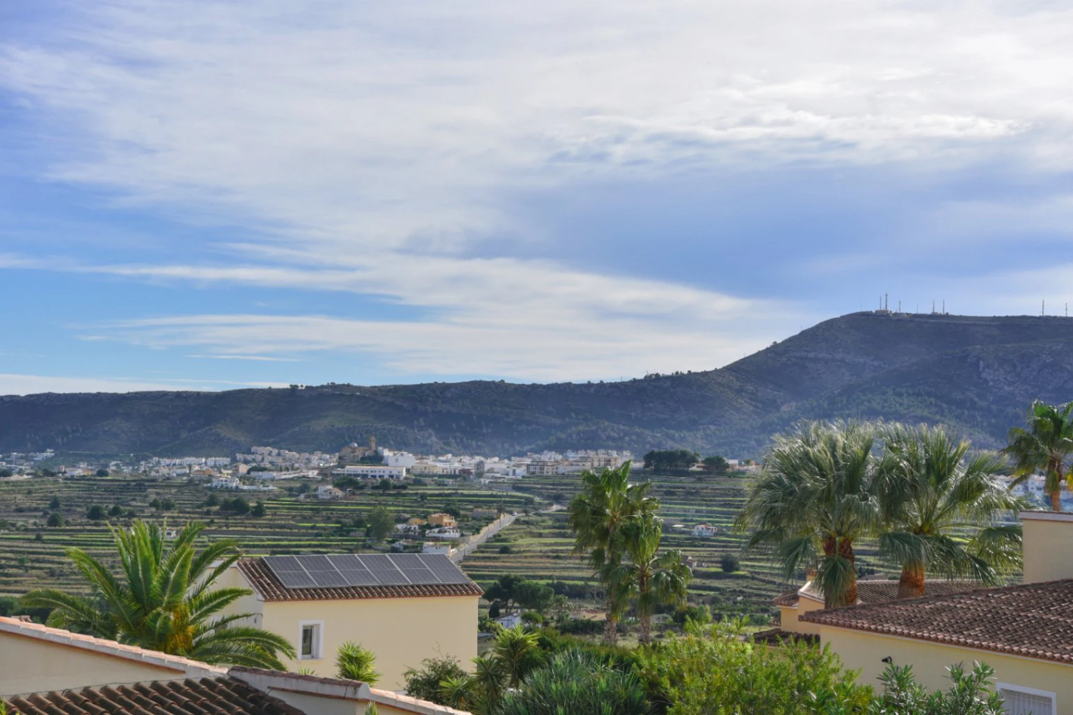 Villa en Benitachell con piscina, vistas al mar y energía solar