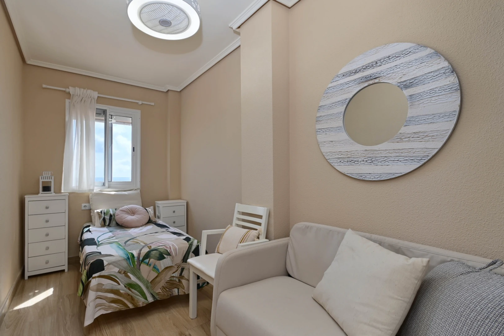 Vivienda frente al mar con garaje, terraza y 4 dormitorios