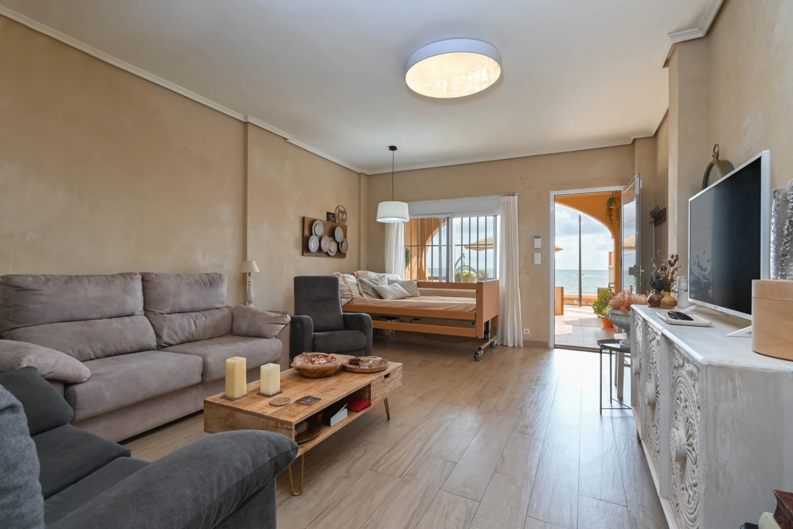Vivienda frente al mar con garaje, terraza y 4 dormitorios