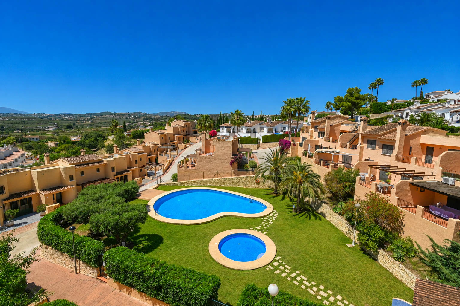 3 HABITACIONES, 2 BAÑOS, PISCINA, VISTAS ABIERTAS