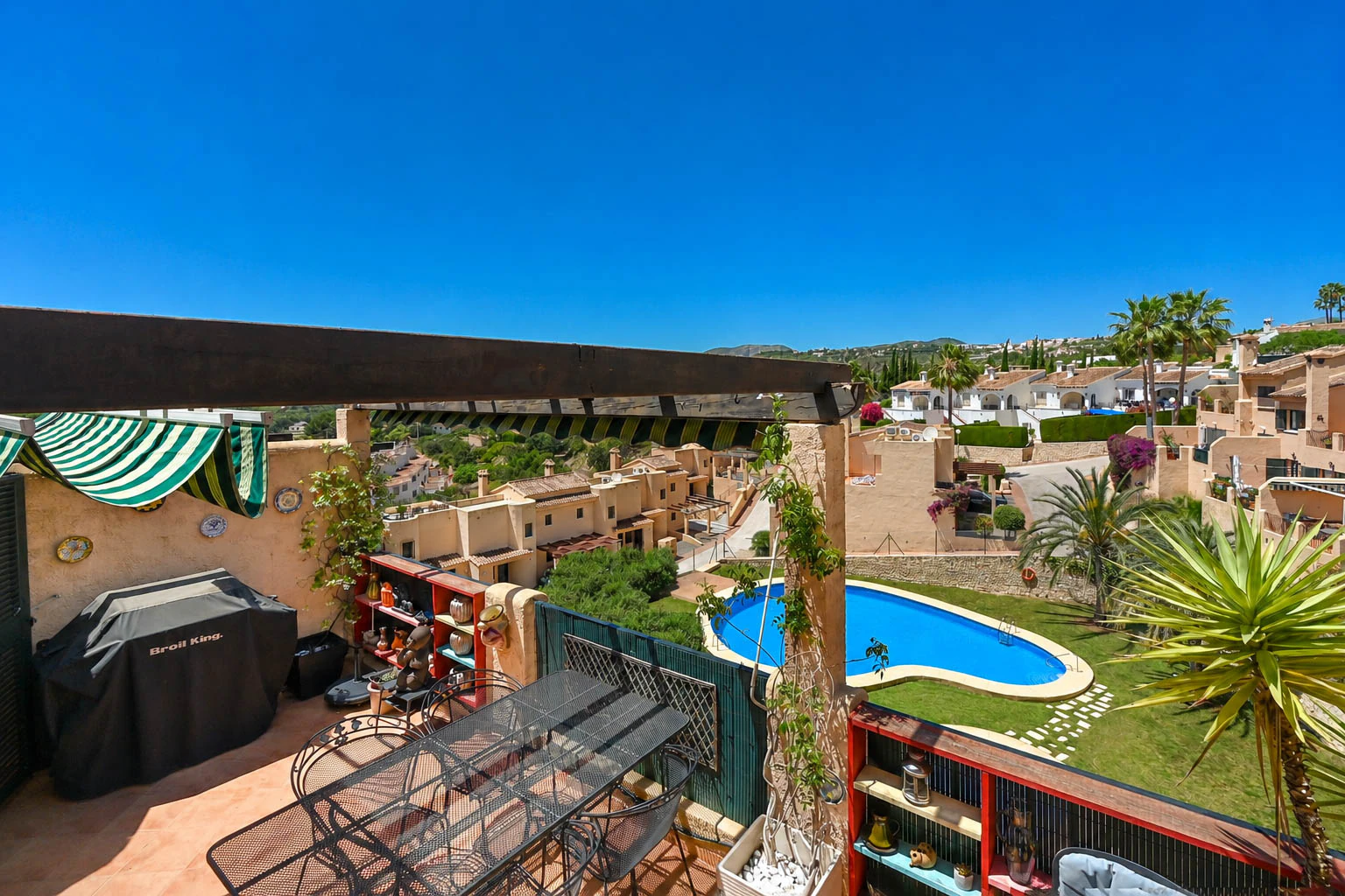 3 HABITACIONES, 2 BAÑOS, PISCINA, VISTAS ABIERTAS