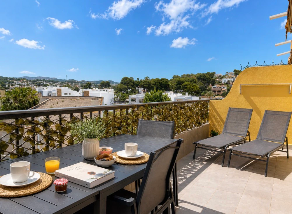 APARTAMENTO EN MORAIRA CON BALCON DE 14m2